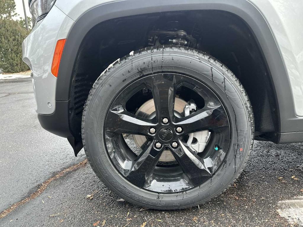 new 2025 Jeep Grand Cherokee car, priced at $50,777