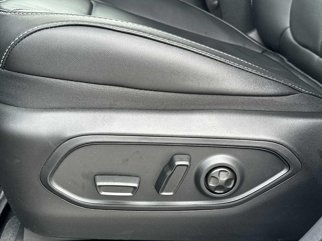 new 2025 Jeep Grand Cherokee car, priced at $50,777