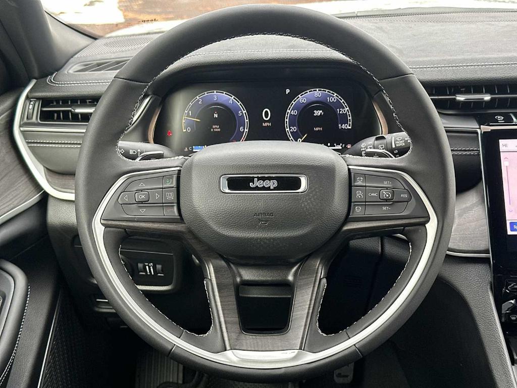 new 2025 Jeep Grand Cherokee car, priced at $50,777