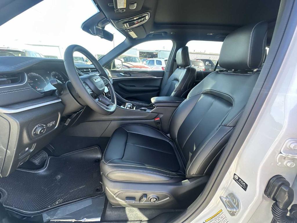 new 2025 Jeep Grand Cherokee car, priced at $46,458