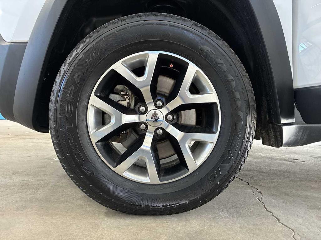 used 2016 Jeep Cherokee car, priced at $16,985