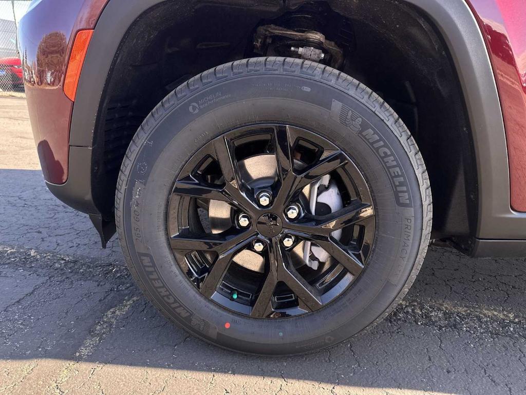 new 2026 Jeep Grand Cherokee car, priced at $47,335