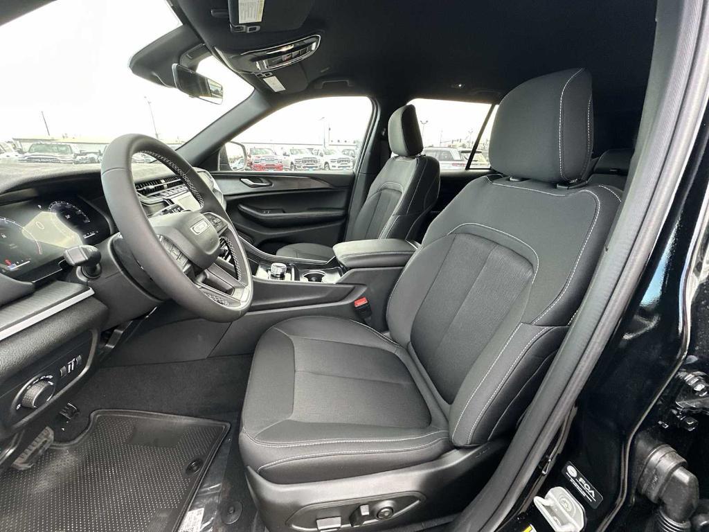 new 2025 Jeep Grand Cherokee car, priced at $34,124