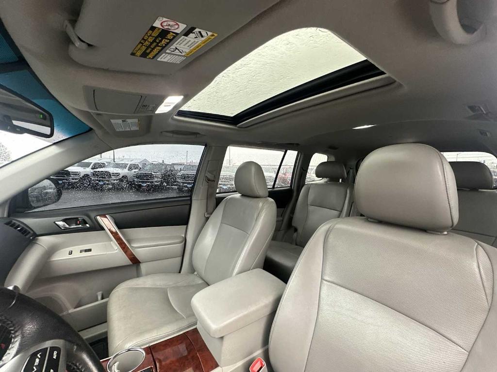 used 2012 Toyota Highlander car, priced at $11,332