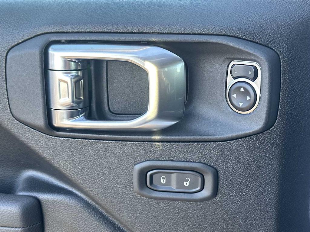 new 2026 Jeep Wrangler car, priced at $41,686