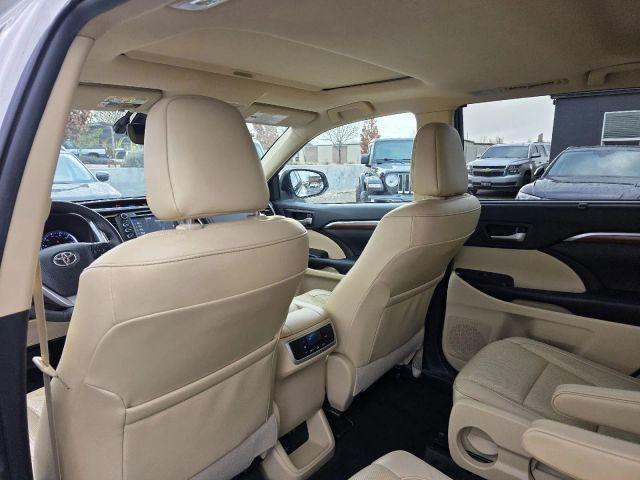 used 2019 Toyota Highlander Hybrid car, priced at $26,399