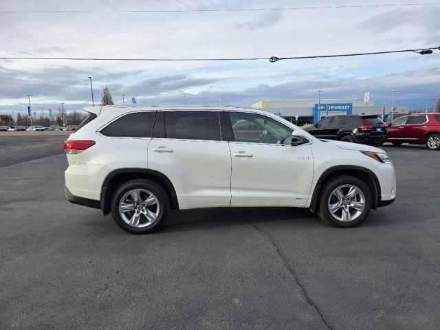 used 2019 Toyota Highlander Hybrid car, priced at $26,399
