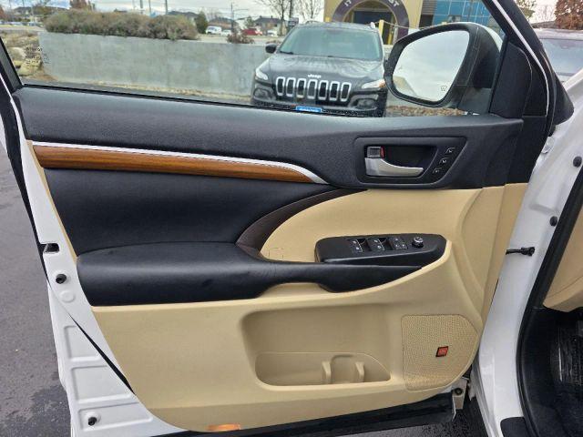 used 2019 Toyota Highlander Hybrid car, priced at $26,399