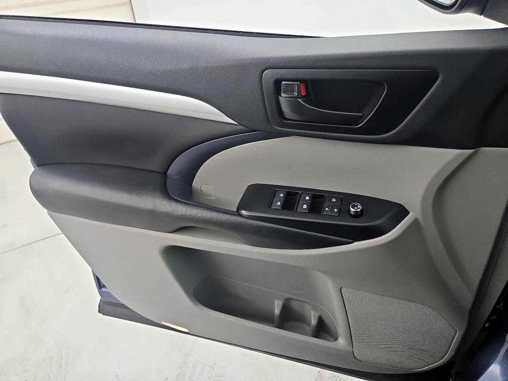 used 2019 Toyota Highlander car, priced at $26,998