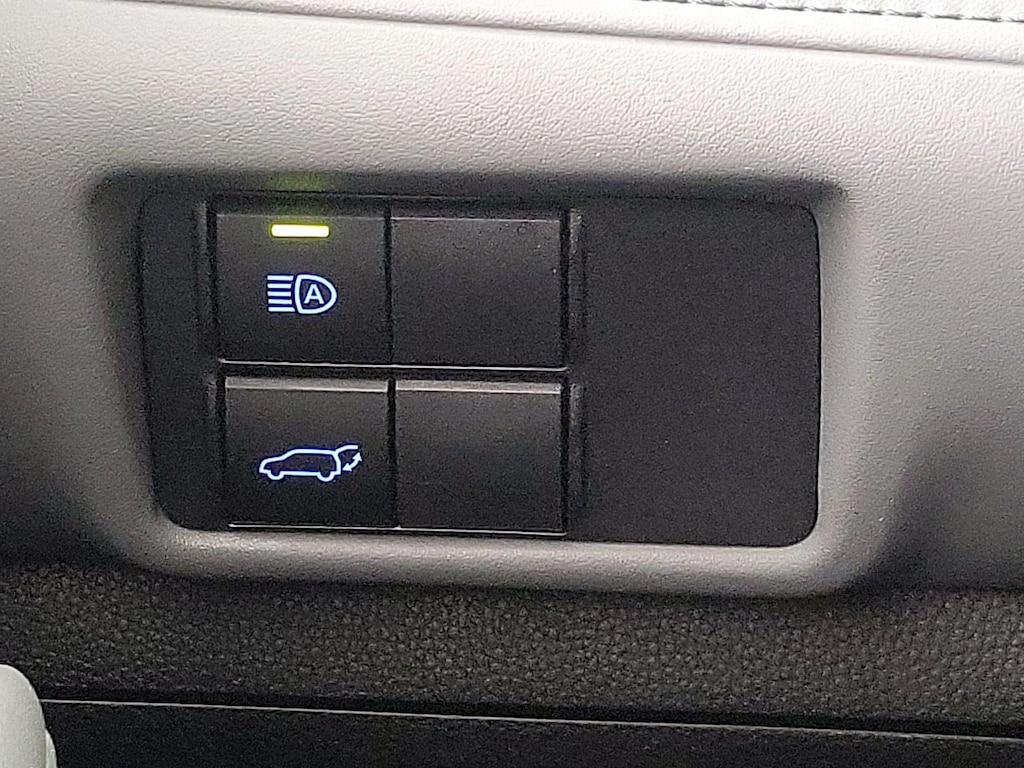 used 2021 Toyota Highlander car, priced at $27,998