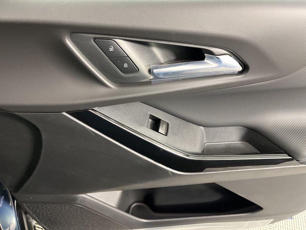 new 2026 Chevrolet Equinox car, priced at $33,435