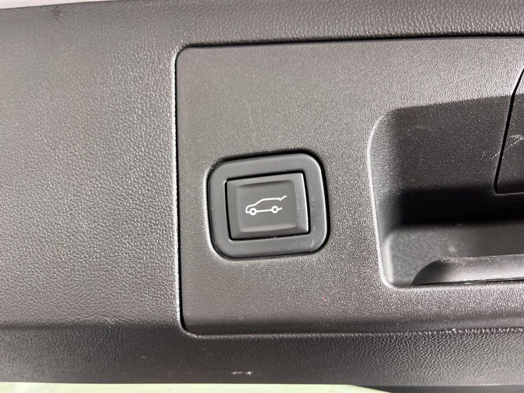 used 2023 Cadillac XT5 car, priced at $31,620