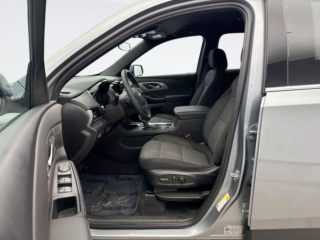 used 2023 Chevrolet Traverse car, priced at $31,620