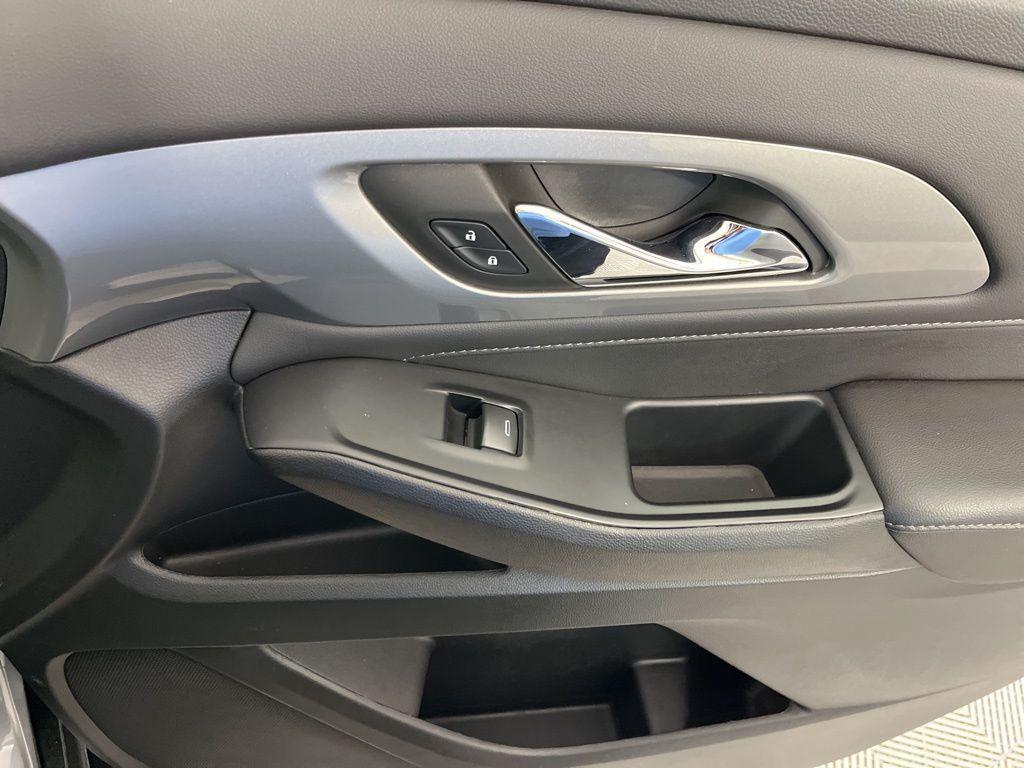 used 2023 Chevrolet Traverse car, priced at $31,620