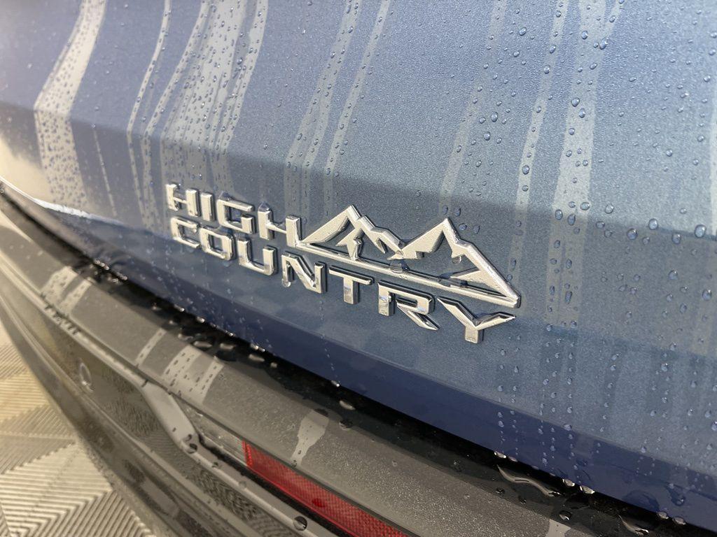 new 2026 Chevrolet Traverse car, priced at $61,020