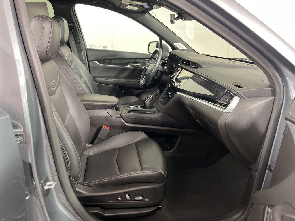 used 2022 Cadillac XT6 car, priced at $30,310