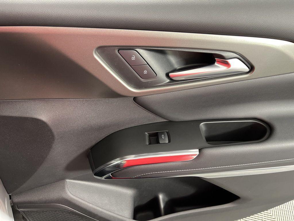 used 2025 Chevrolet Traverse car, priced at $35,490