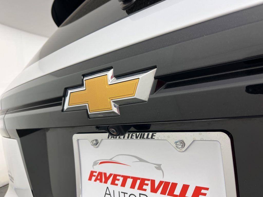 used 2025 Chevrolet Traverse car, priced at $35,490