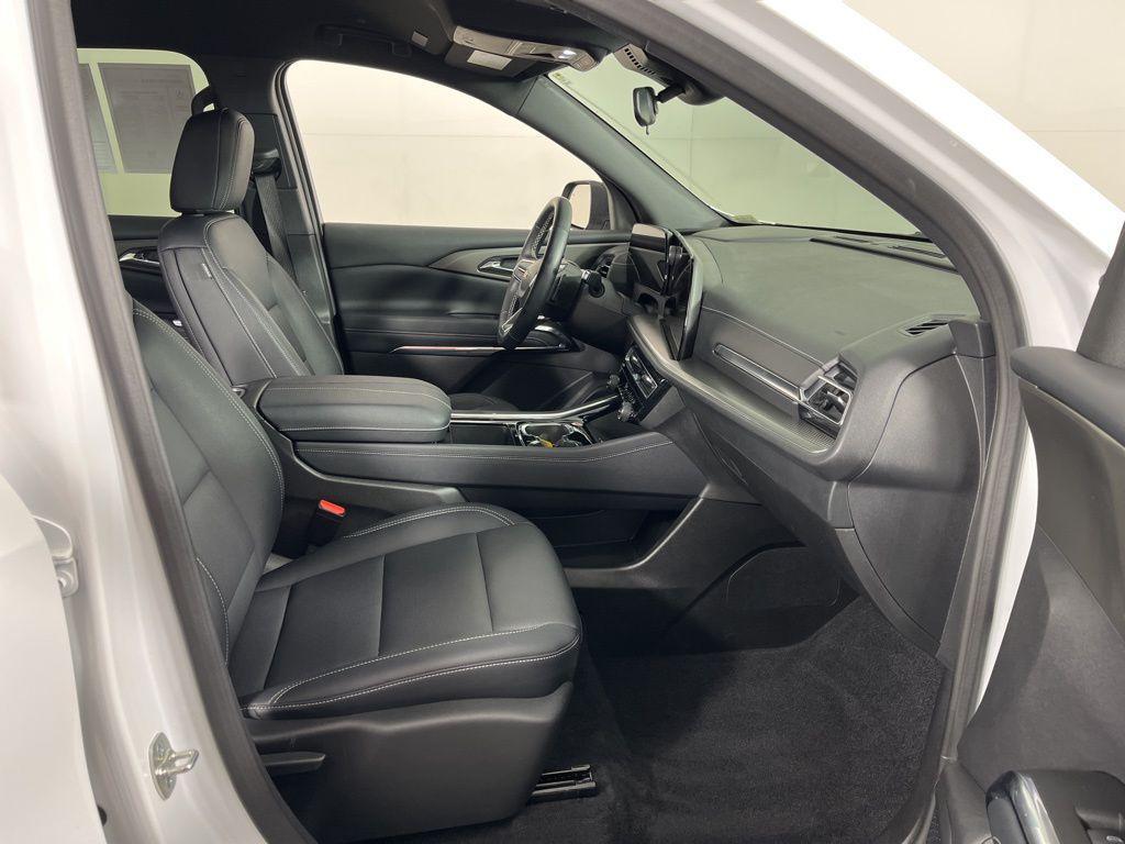 used 2025 Chevrolet Traverse car, priced at $35,490