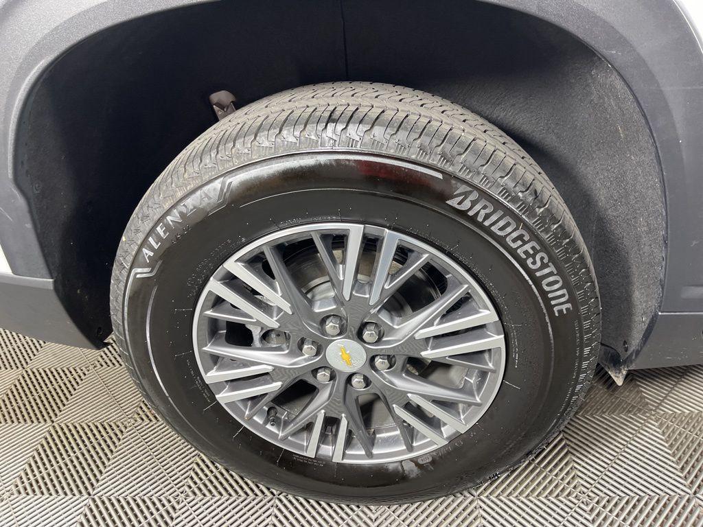 used 2025 Chevrolet Traverse car, priced at $35,490