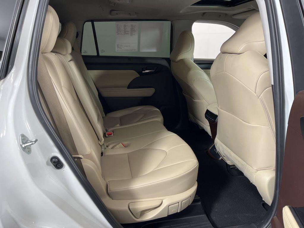 used 2021 Toyota Highlander car, priced at $28,880