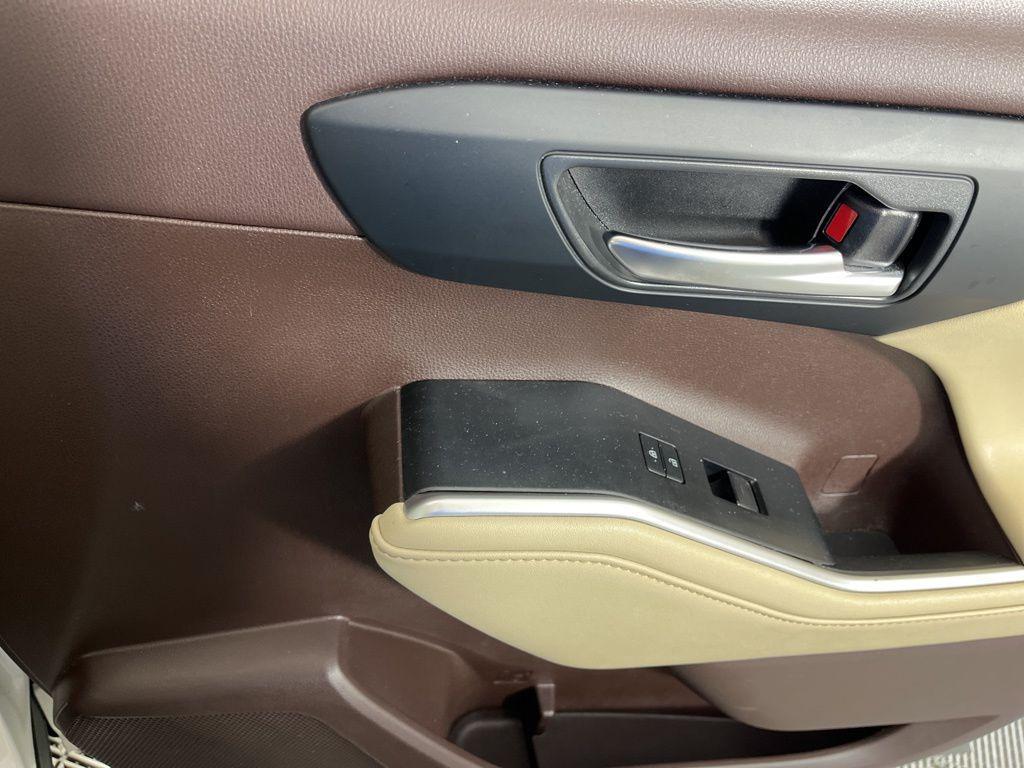 used 2021 Toyota Highlander car, priced at $28,880