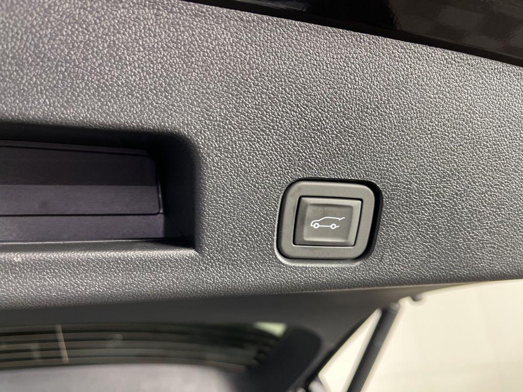 new 2026 Chevrolet Traverse car, priced at $59,630