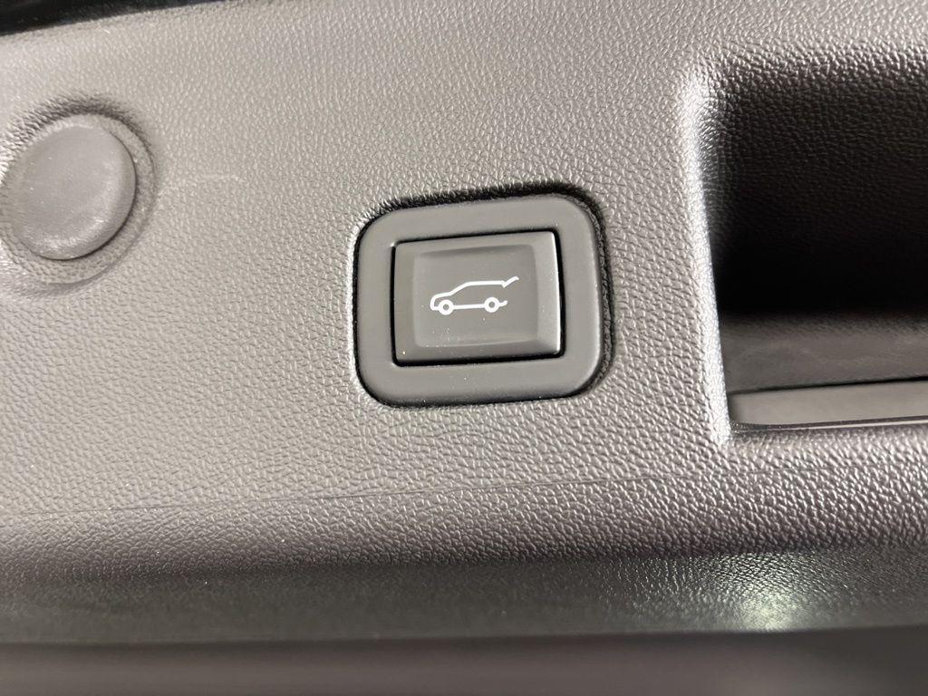 used 2023 Chevrolet Equinox car, priced at $24,952