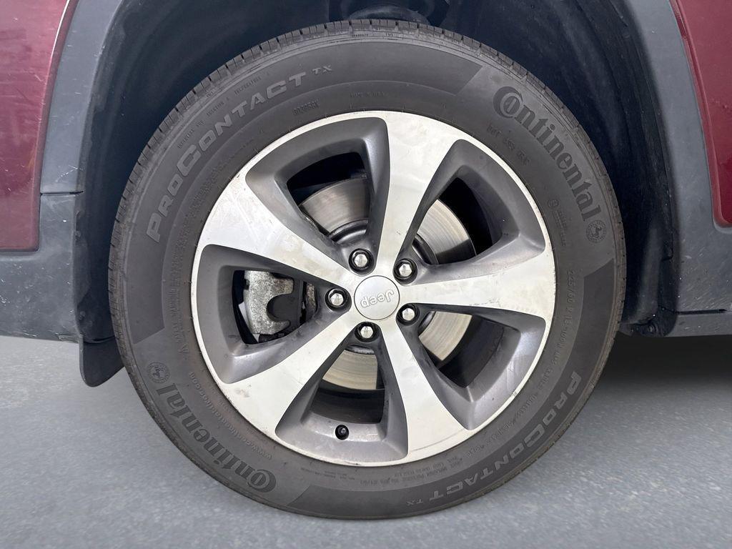 used 2021 Jeep Cherokee car, priced at $22,060