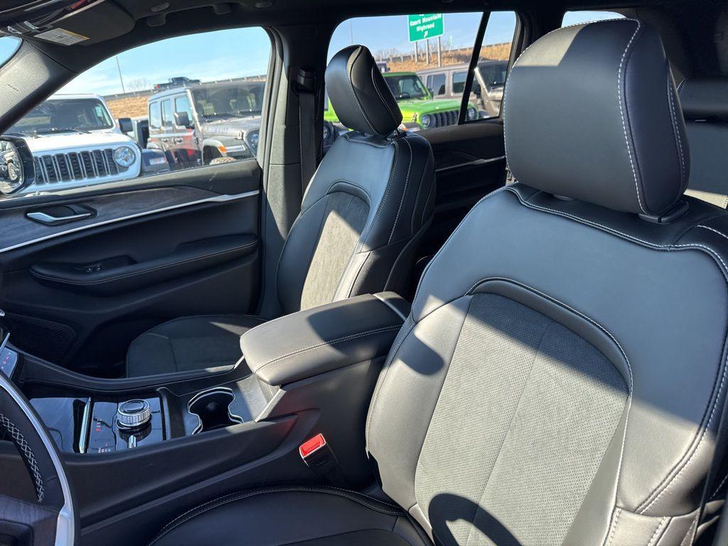 new 2026 Jeep Grand Cherokee car, priced at $48,745