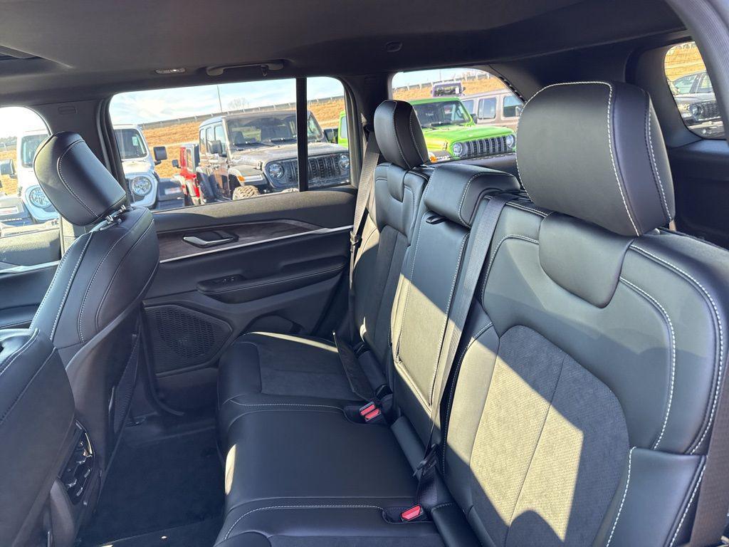 new 2026 Jeep Grand Cherokee car, priced at $48,745