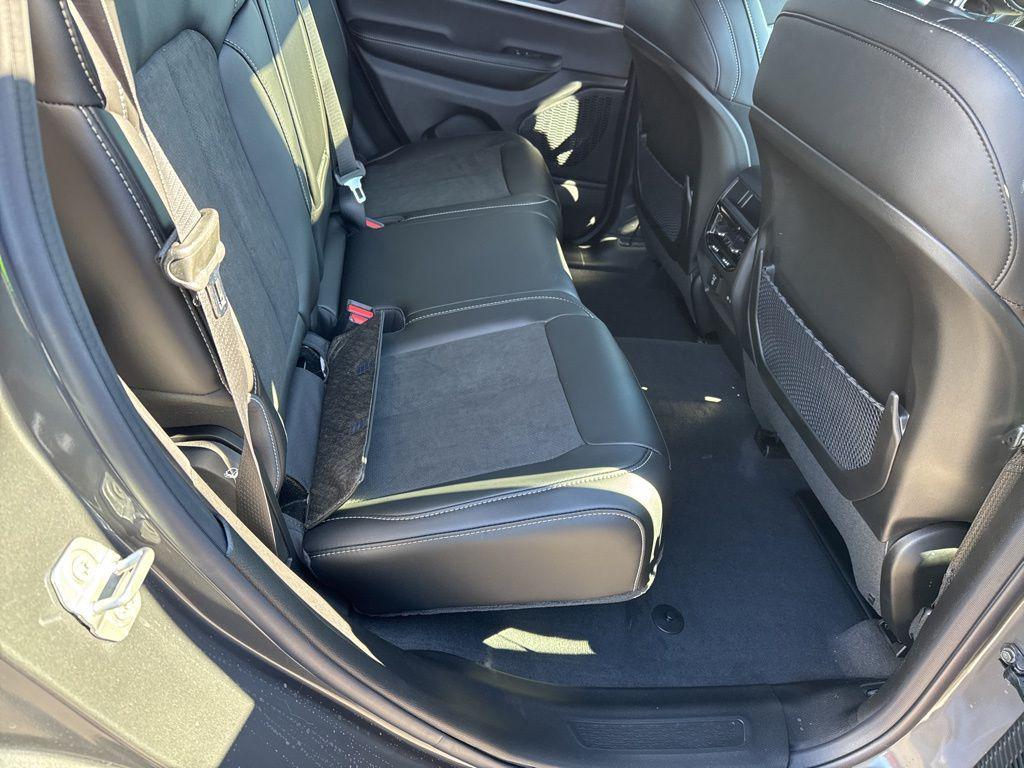 new 2026 Jeep Grand Cherokee car, priced at $48,745