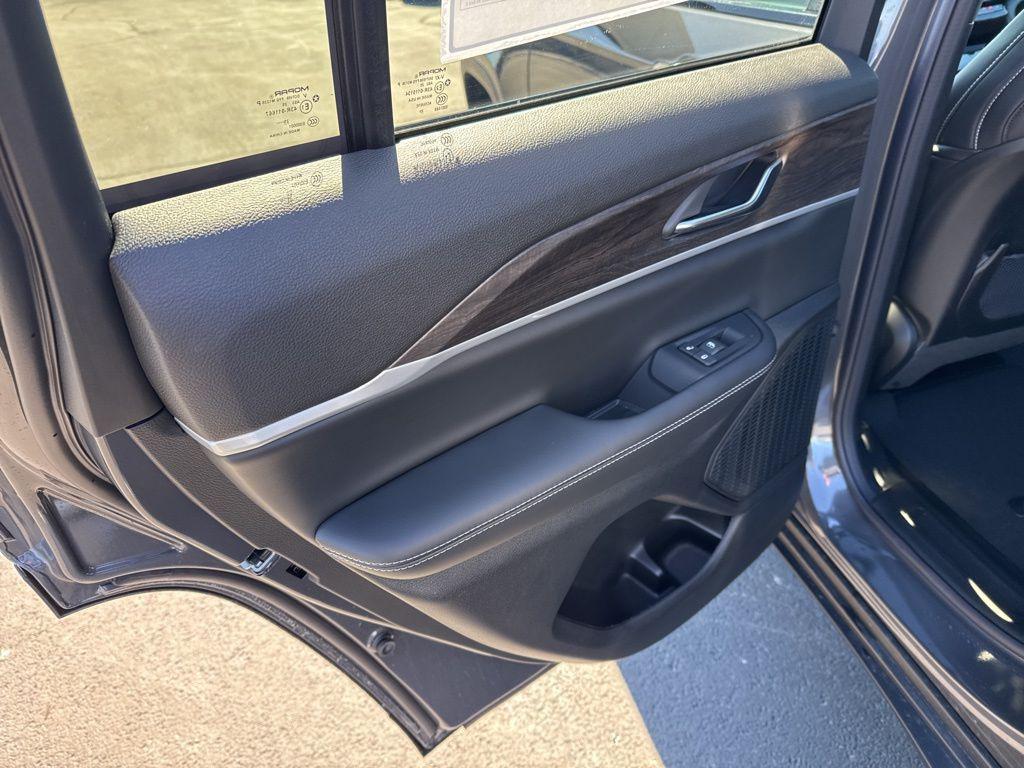 new 2026 Jeep Grand Cherokee car, priced at $48,745