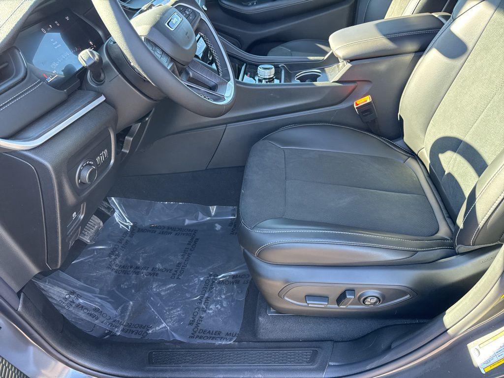 new 2026 Jeep Grand Cherokee car, priced at $48,745