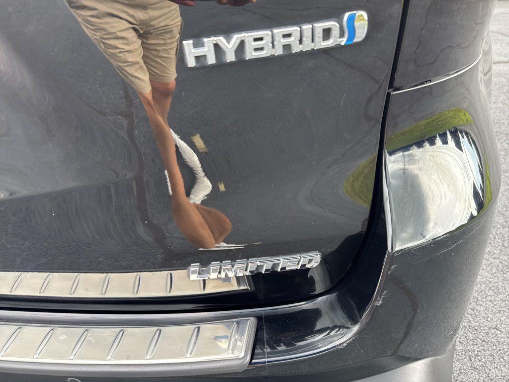 used 2019 Toyota Highlander Hybrid car, priced at $23,587