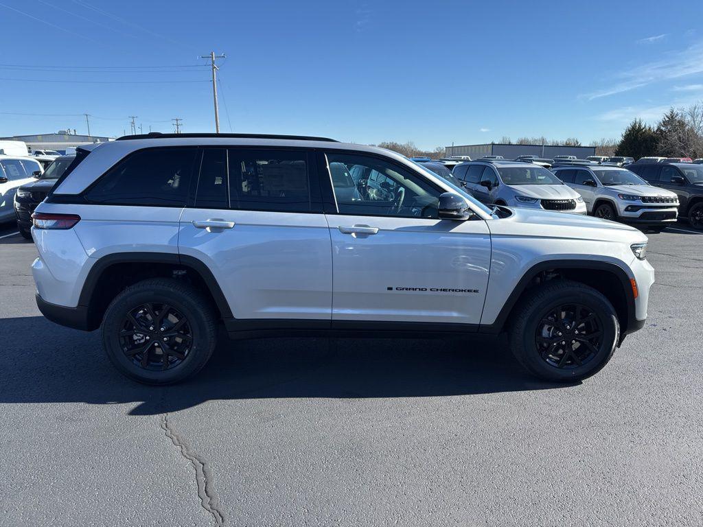 new 2025 Jeep Grand Cherokee car, priced at $45,330