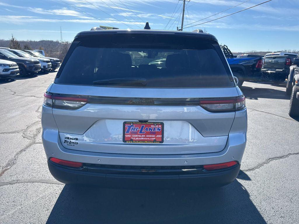 new 2025 Jeep Grand Cherokee car, priced at $45,330