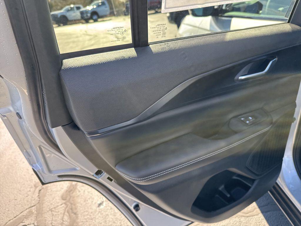 new 2025 Jeep Grand Cherokee car, priced at $45,330