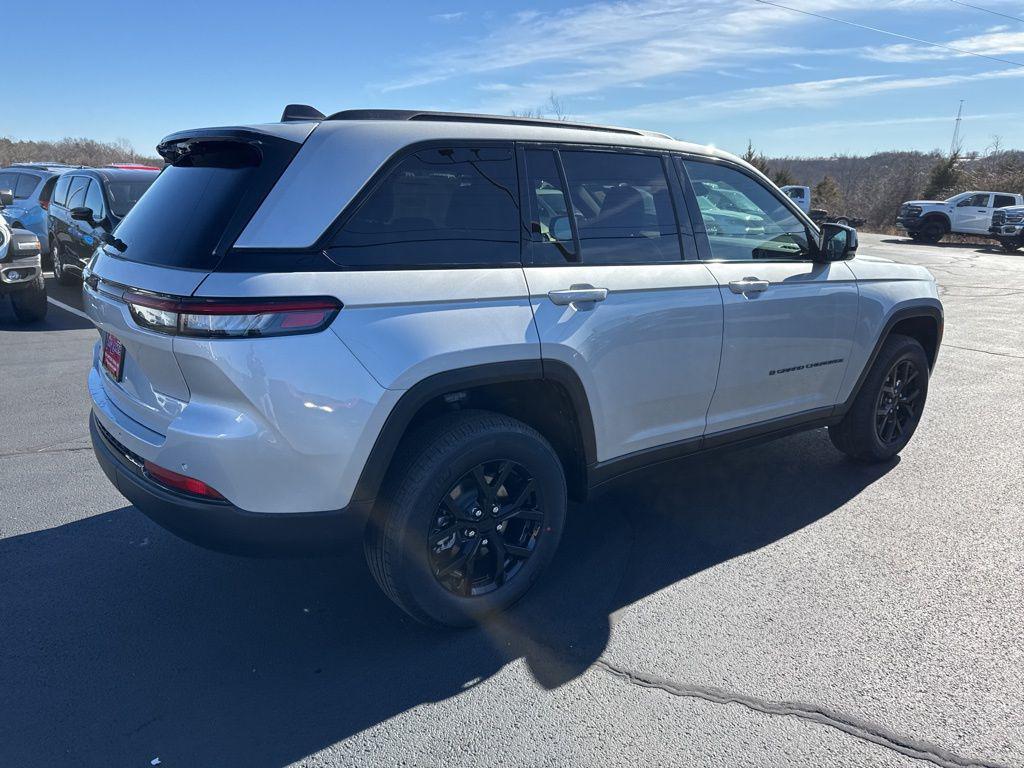 new 2025 Jeep Grand Cherokee car, priced at $45,330