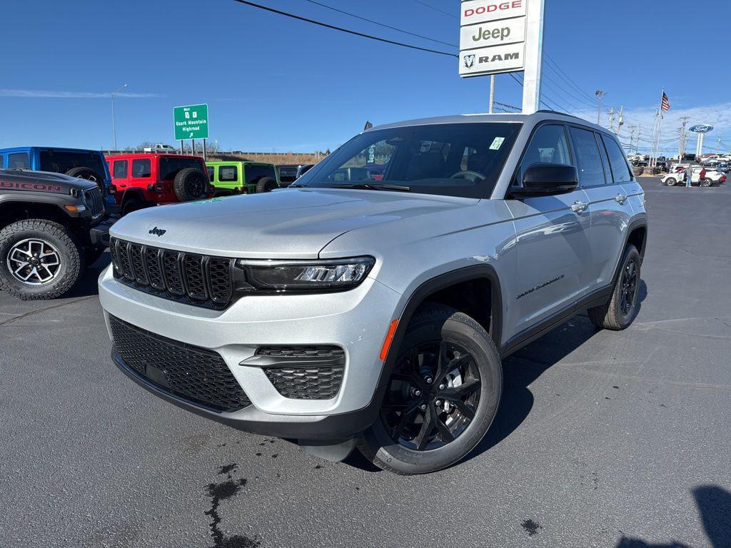 new 2025 Jeep Grand Cherokee car, priced at $45,330