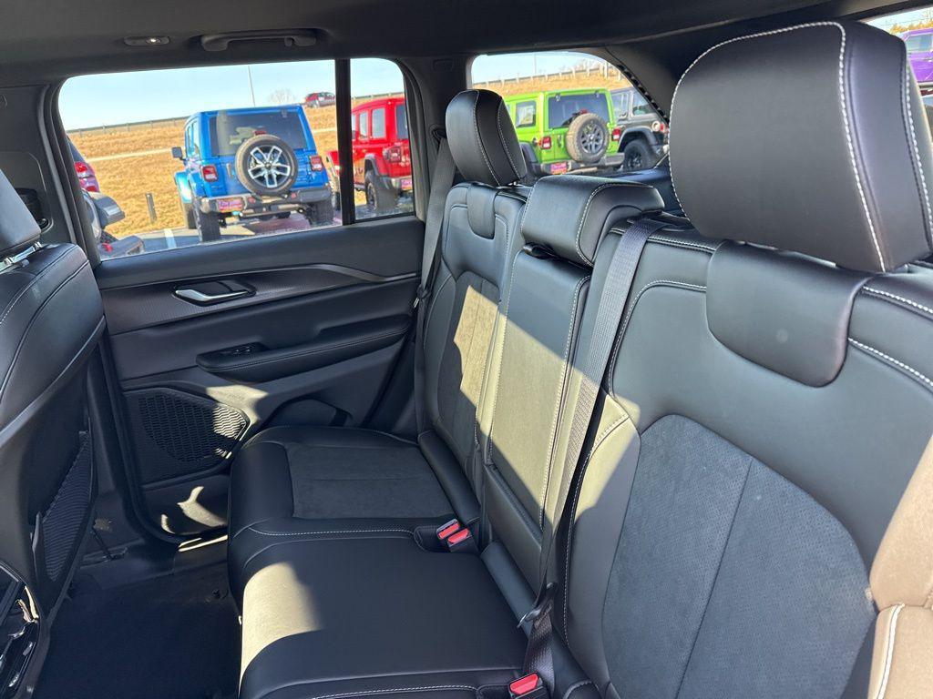 new 2025 Jeep Grand Cherokee car, priced at $45,330