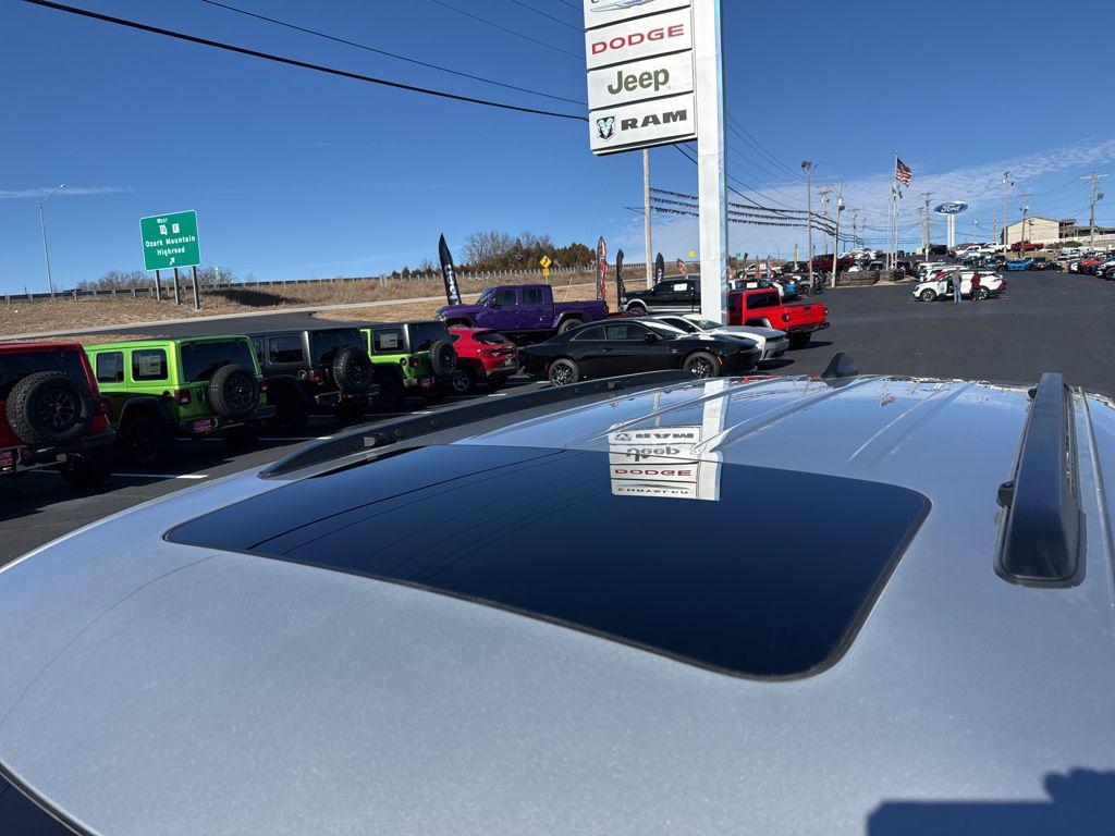 new 2025 Jeep Grand Cherokee car, priced at $45,330