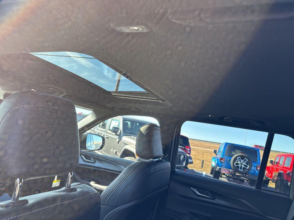 new 2025 Jeep Grand Cherokee car, priced at $45,330