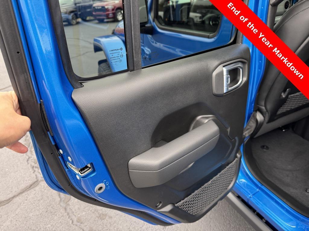 new 2026 Jeep Gladiator car, priced at $54,396