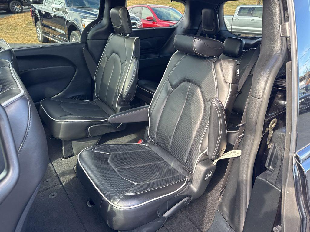 used 2025 Chrysler Pacifica car, priced at $34,784