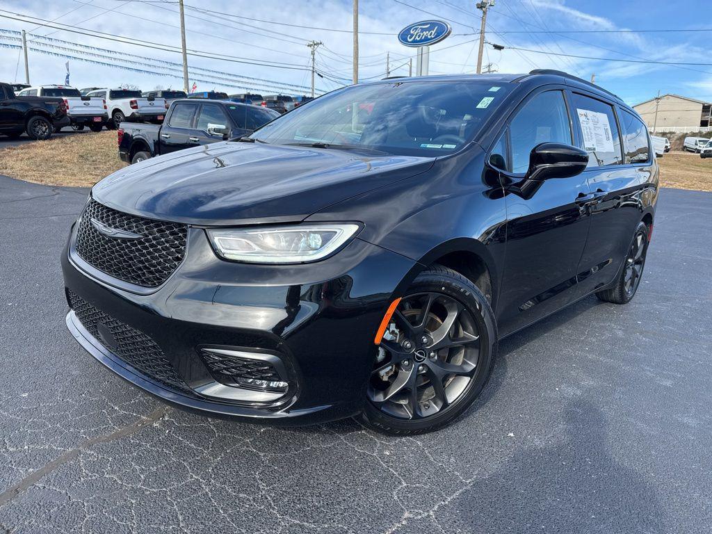 used 2025 Chrysler Pacifica car, priced at $34,784