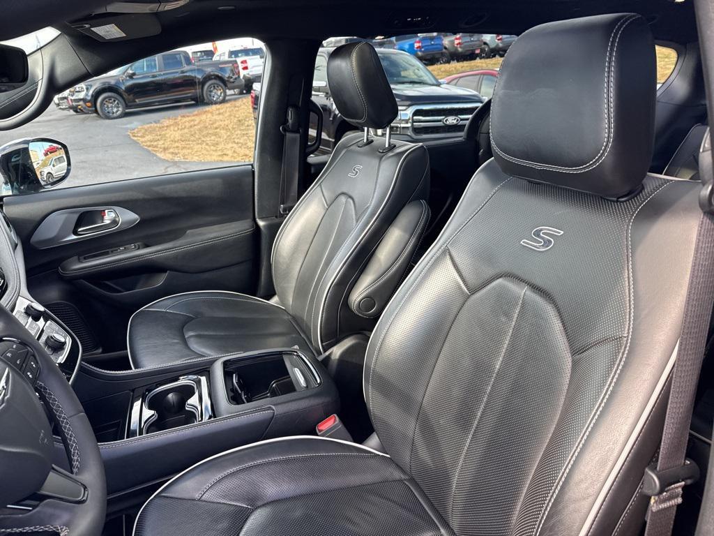 used 2025 Chrysler Pacifica car, priced at $35,700