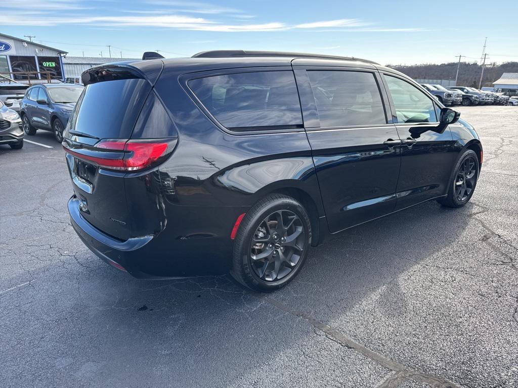 used 2025 Chrysler Pacifica car, priced at $35,700