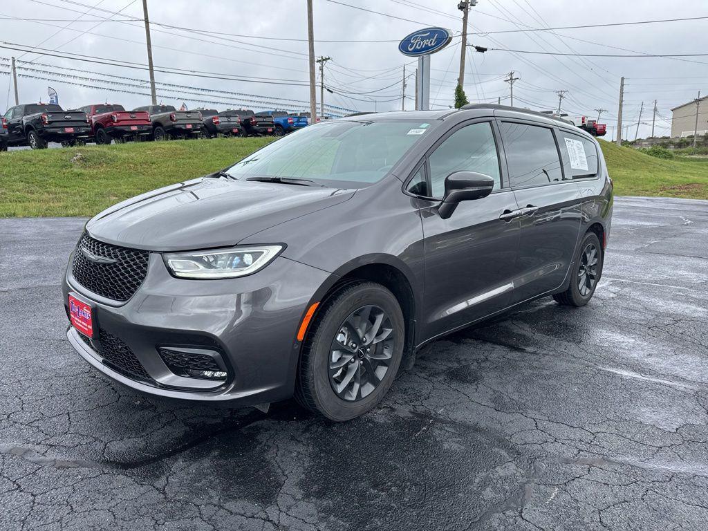 used 2021 Chrysler Pacifica car, priced at $27,657
