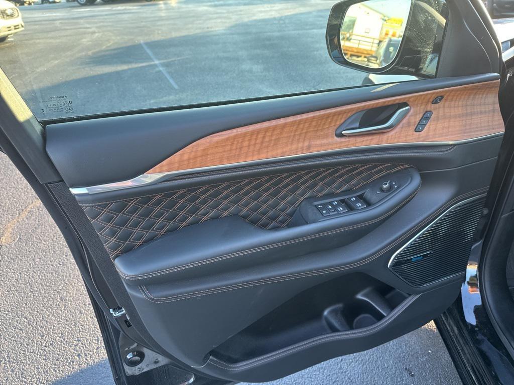 used 2025 Jeep Grand Cherokee car, priced at $50,815